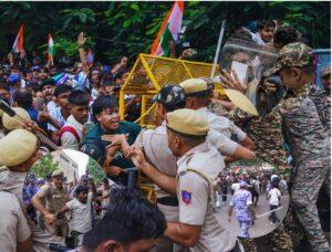 “Is This A War Zone,” Water Cannons, Tear Gas, Lathi Charge & Everything At Jantar Mantar That’ll Make Your Blood Boil As A Young Indian